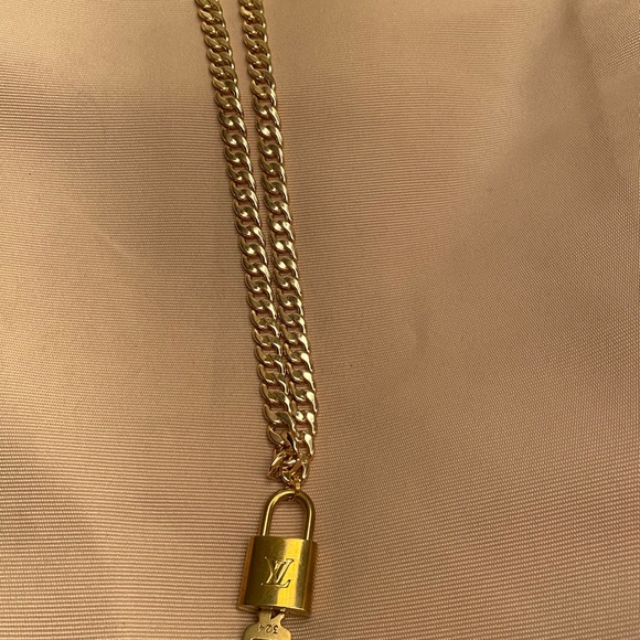 AUTHENTIC LOUIS VUITTON LOCK & KEY # 324 - Picture 5 of 9